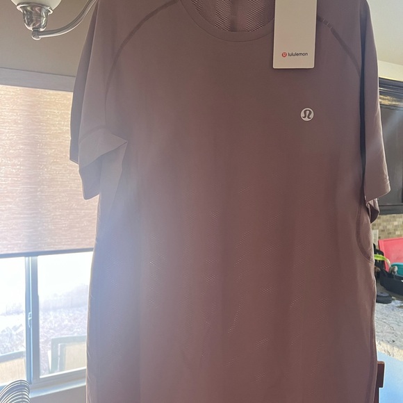 Lululemon Men New t- Shirt color available white and purple light size large L - Picture 4 of 5
